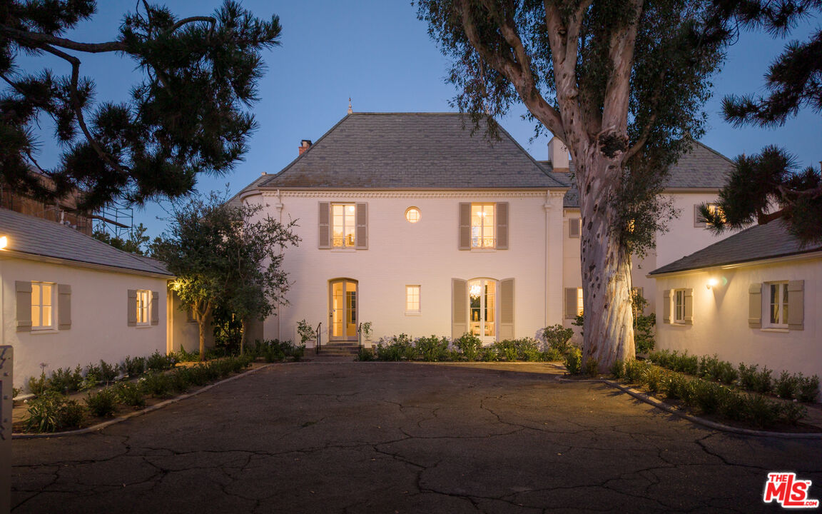 528 Chautauqua Blvd