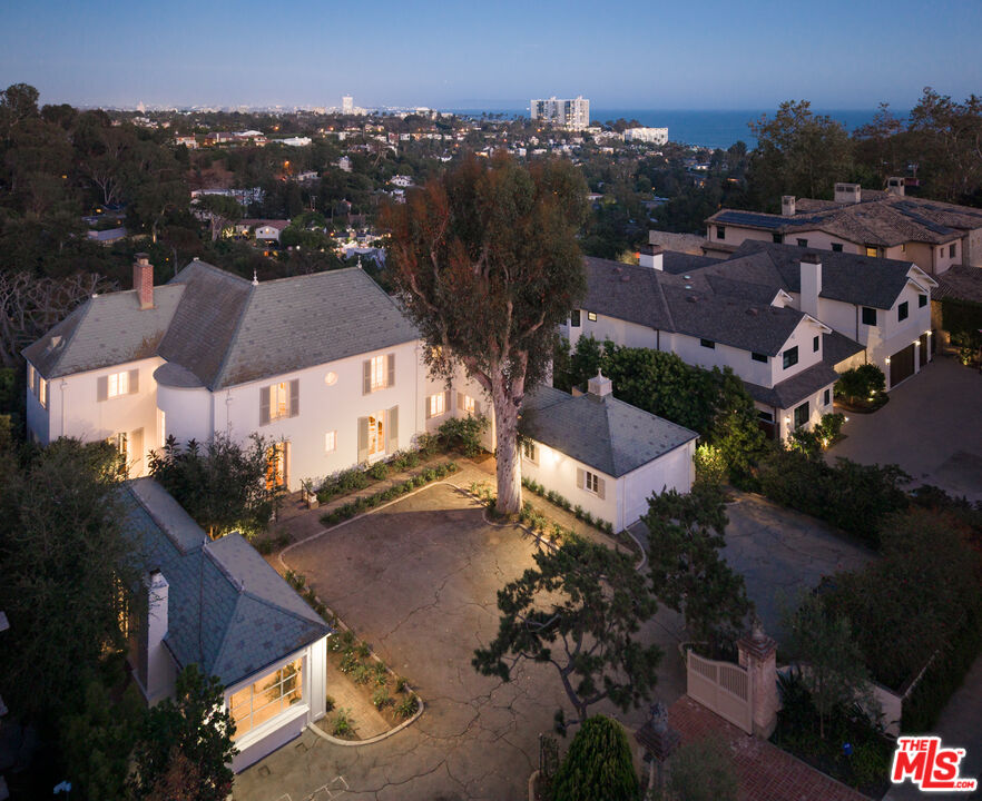 528 Chautauqua Blvd