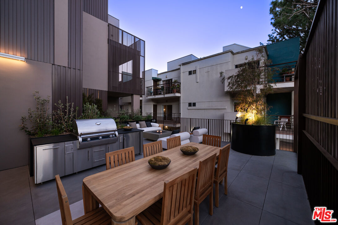 1264 N Harper Ave Unit: 305