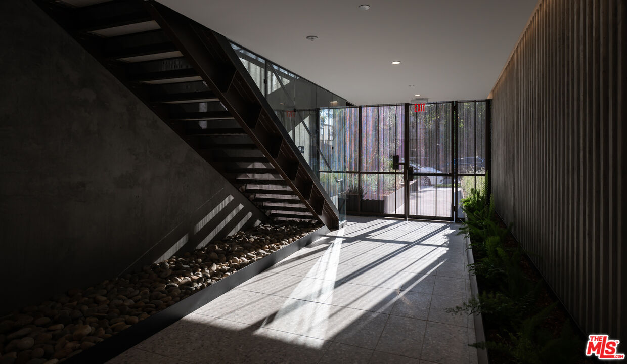 1264 N Harper Ave Unit: 305