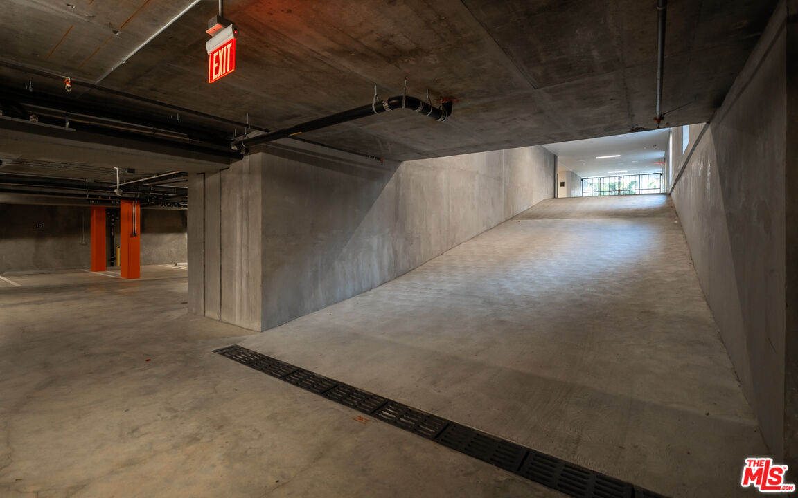 1264 N Harper Ave Unit: 305