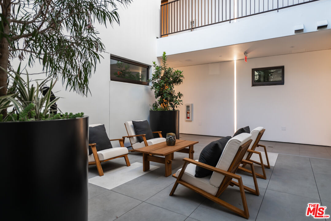 1264 N Harper Ave Unit: 305