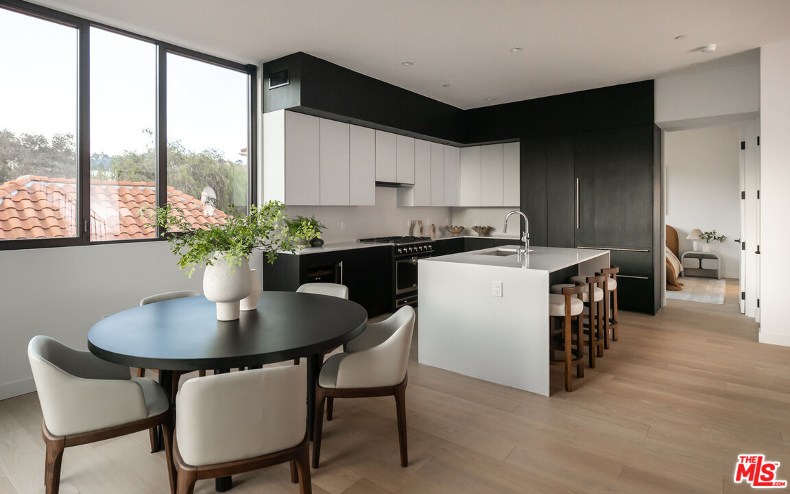 1264 N Harper Ave Unit: 305
