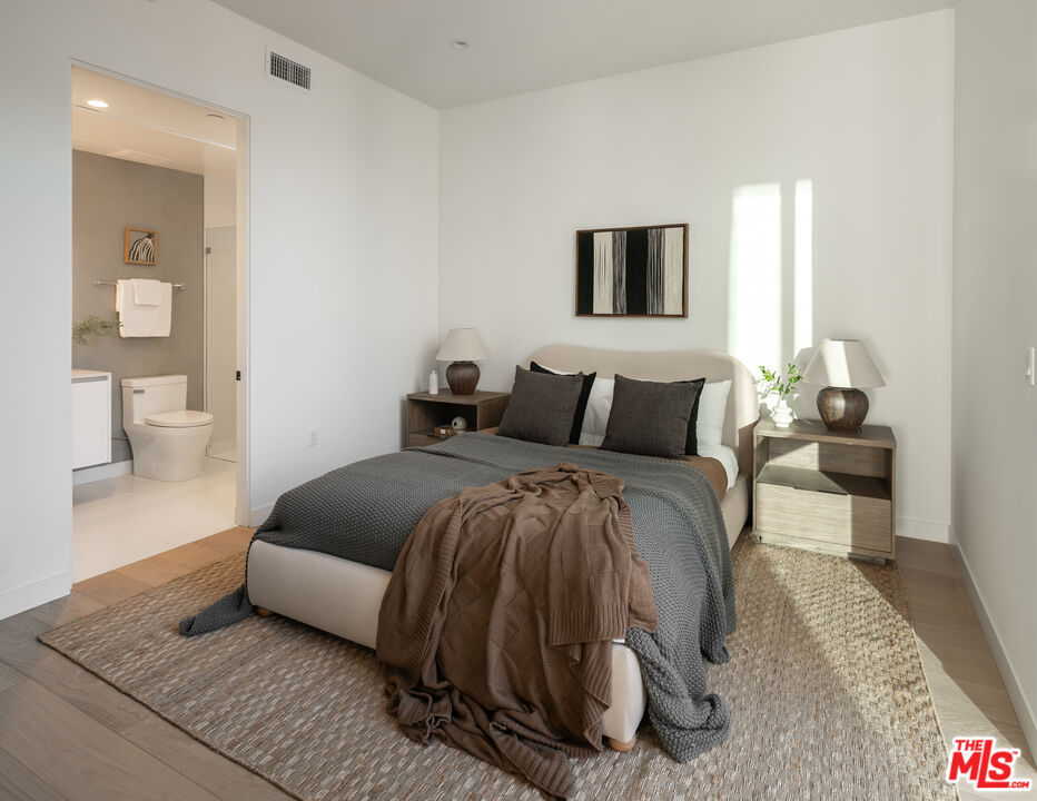 1264 N Harper Ave Unit: 305