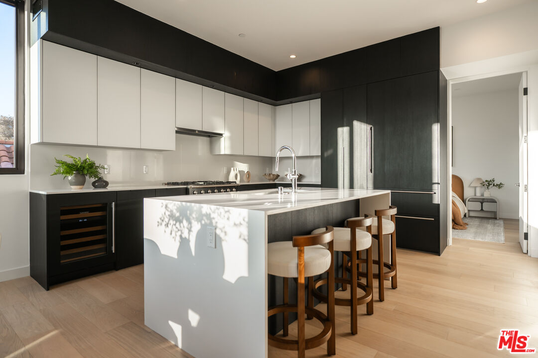1264 N Harper Ave Unit: 305