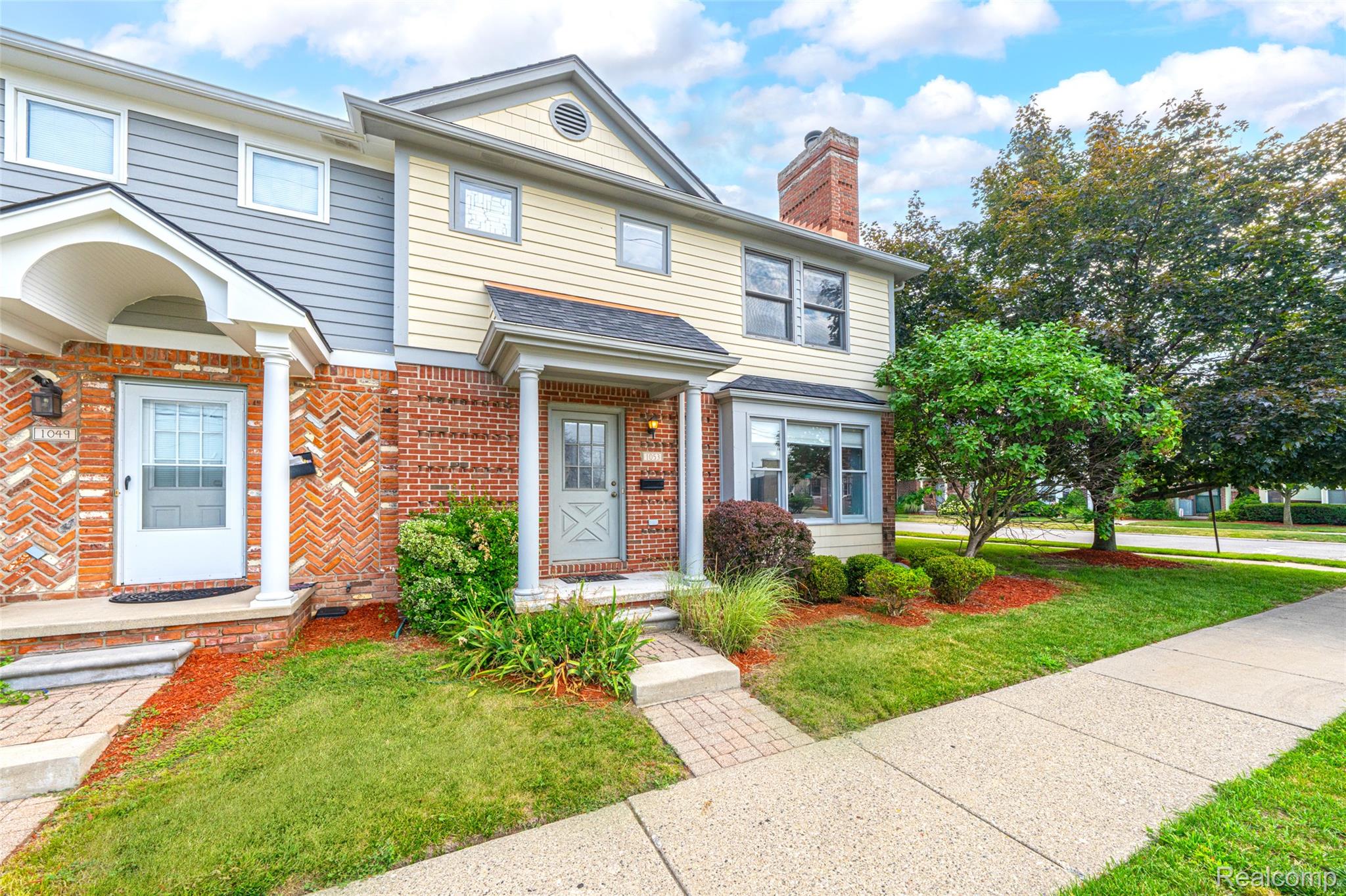 1053 WOODWARD Heights