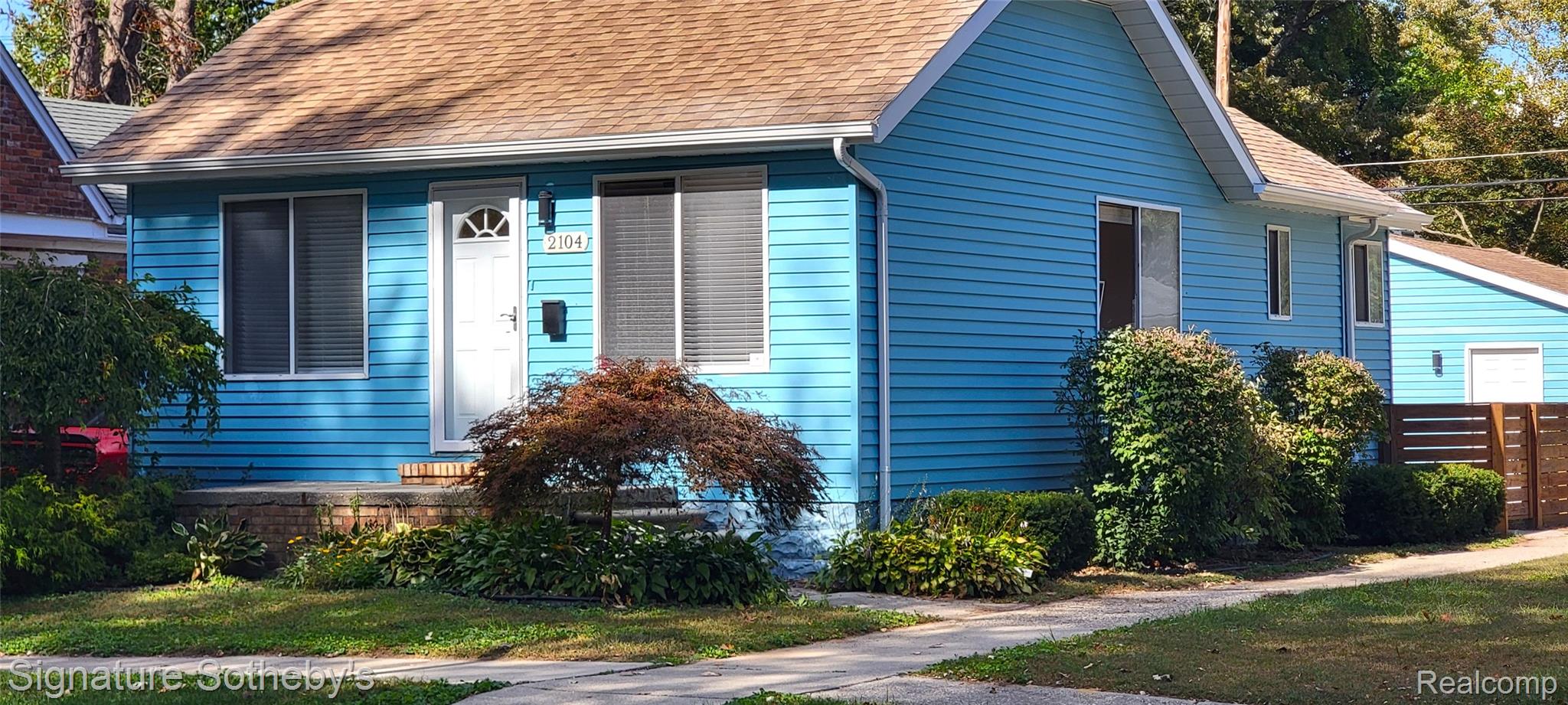 2104 Roslyn Road