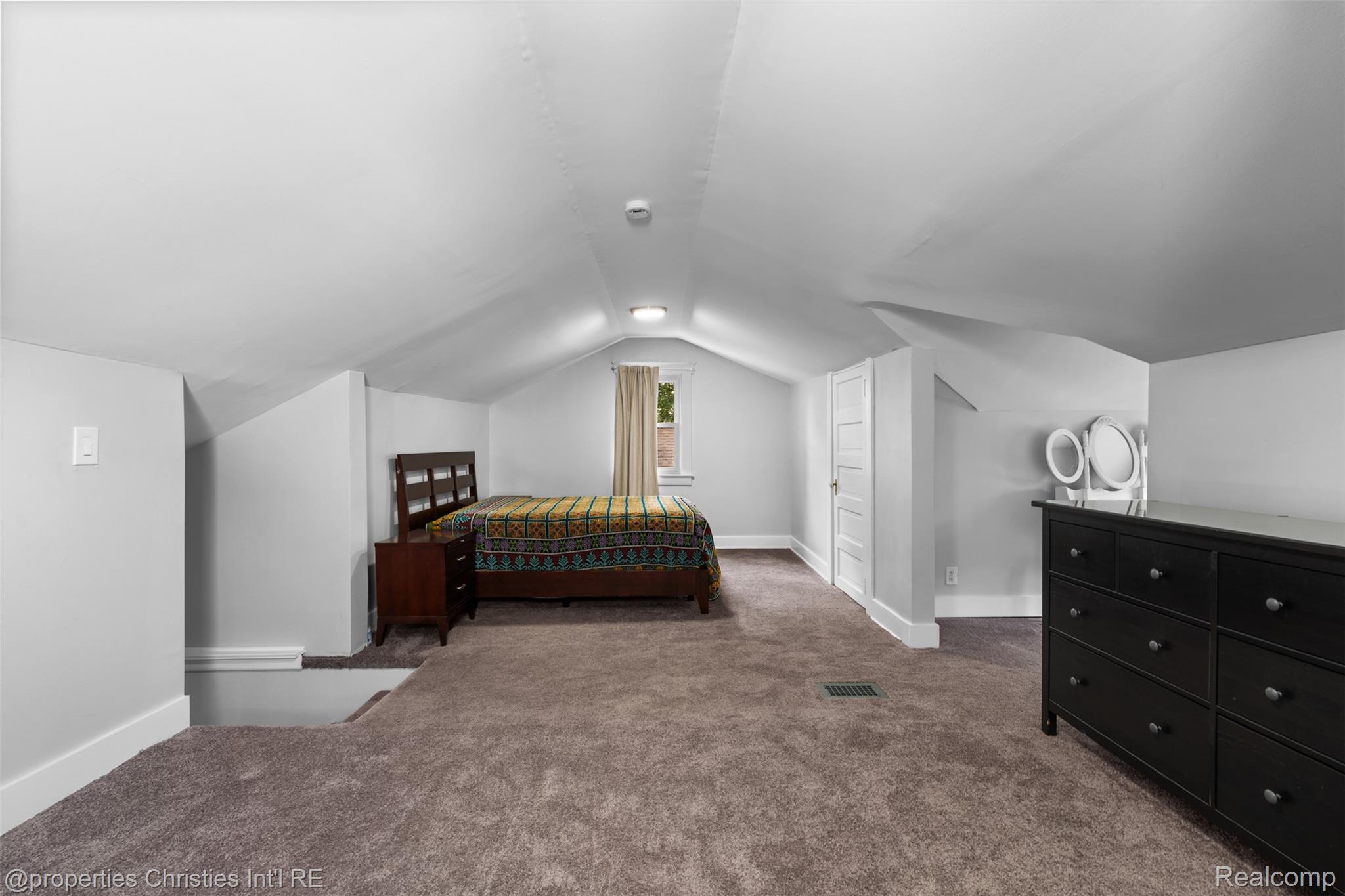 460 W Chesterfield Street