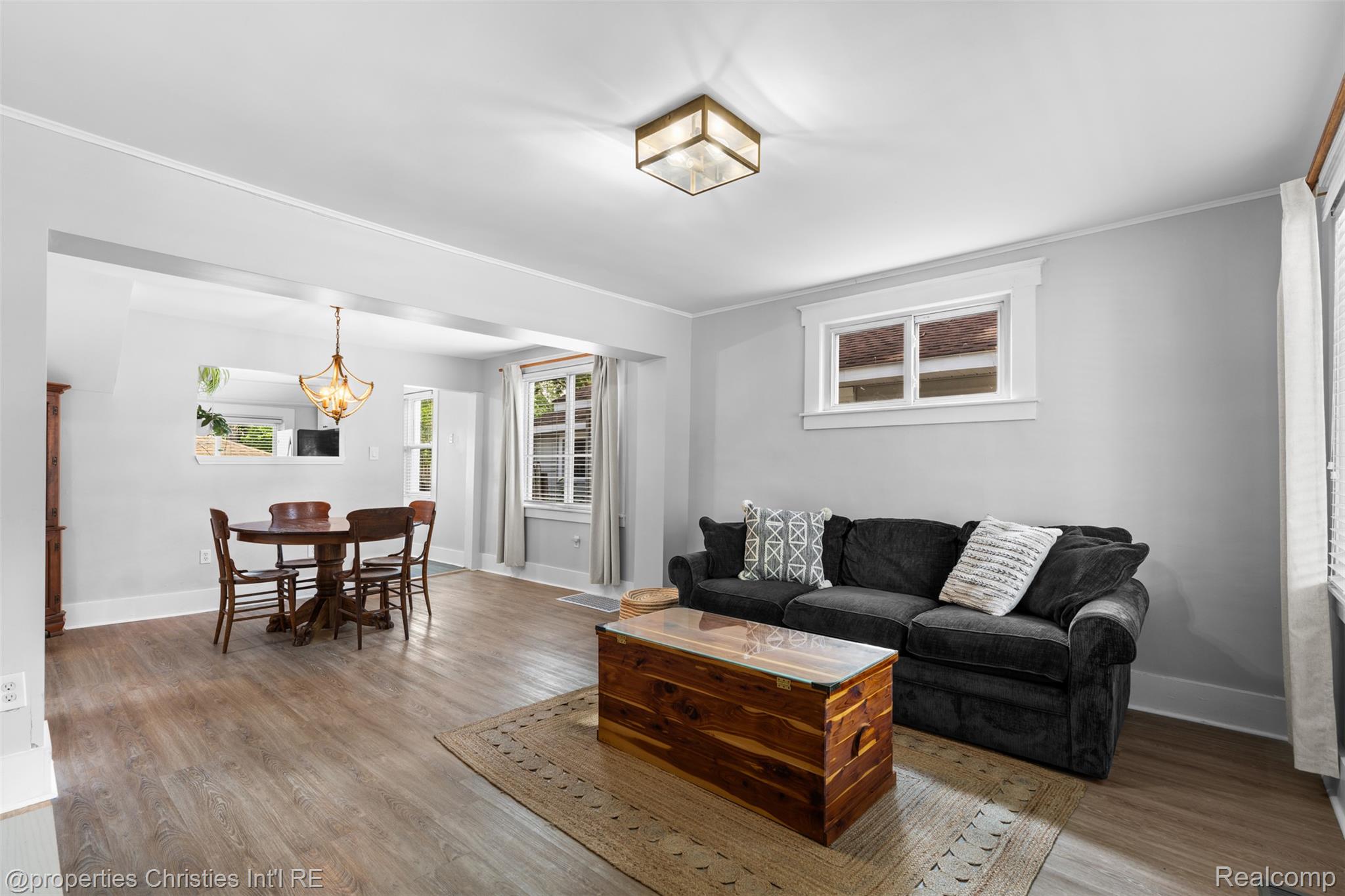 460 W Chesterfield Street