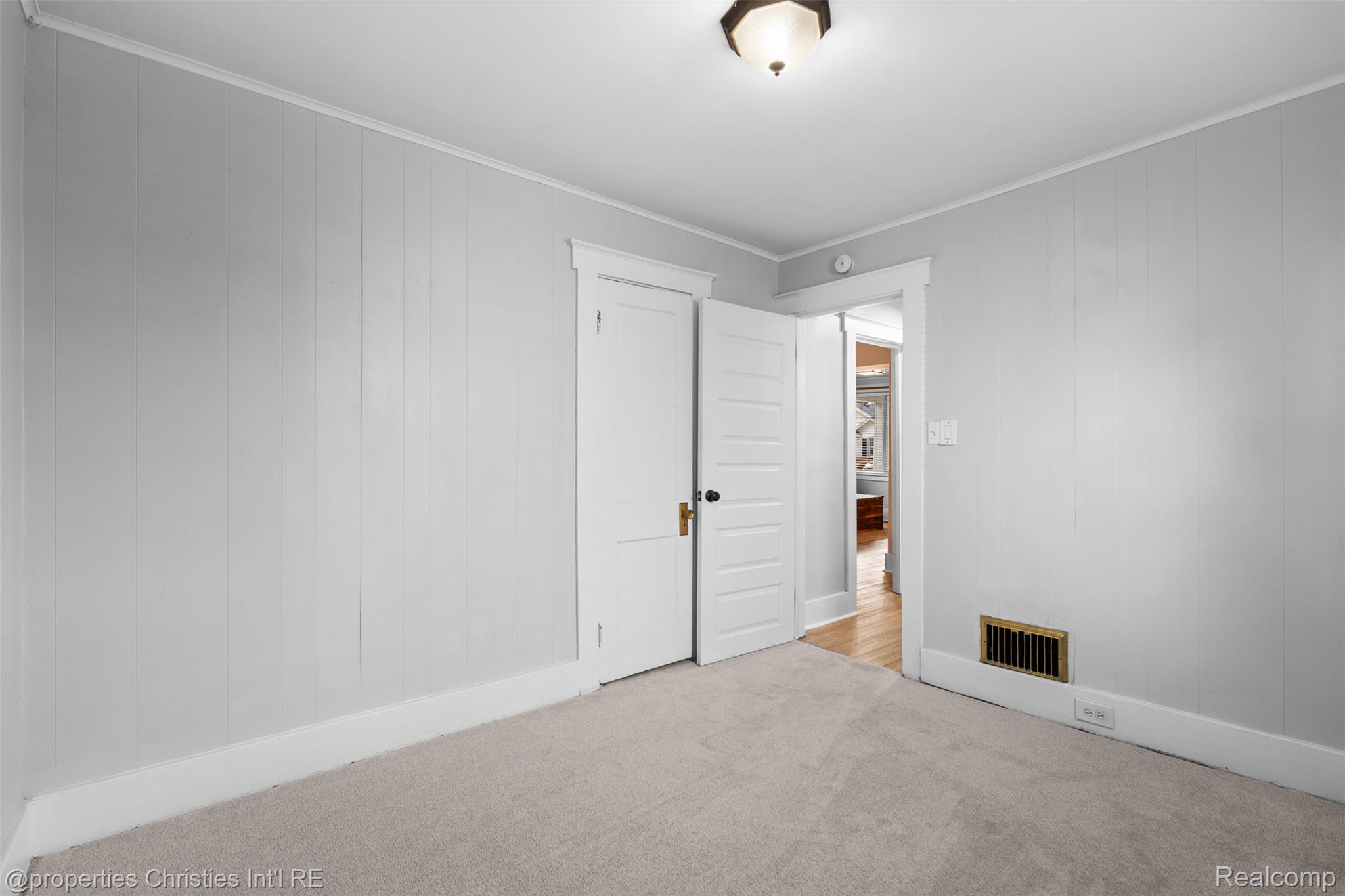 460 W Chesterfield Street