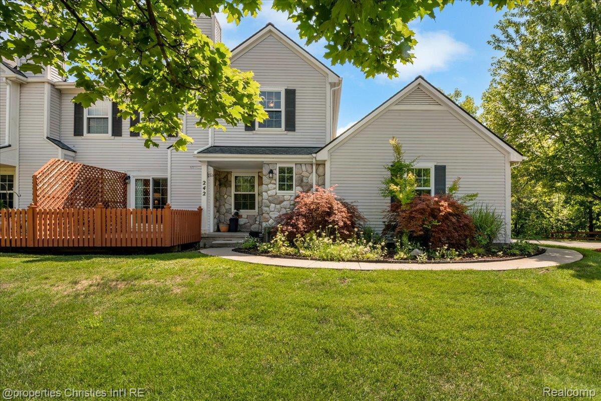 242 Barrington Circle