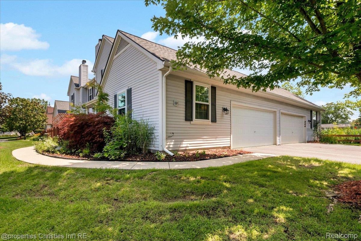 242 Barrington Circle
