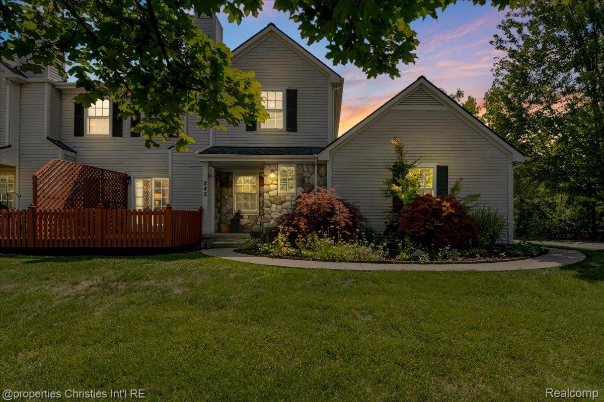 242 Barrington Circle