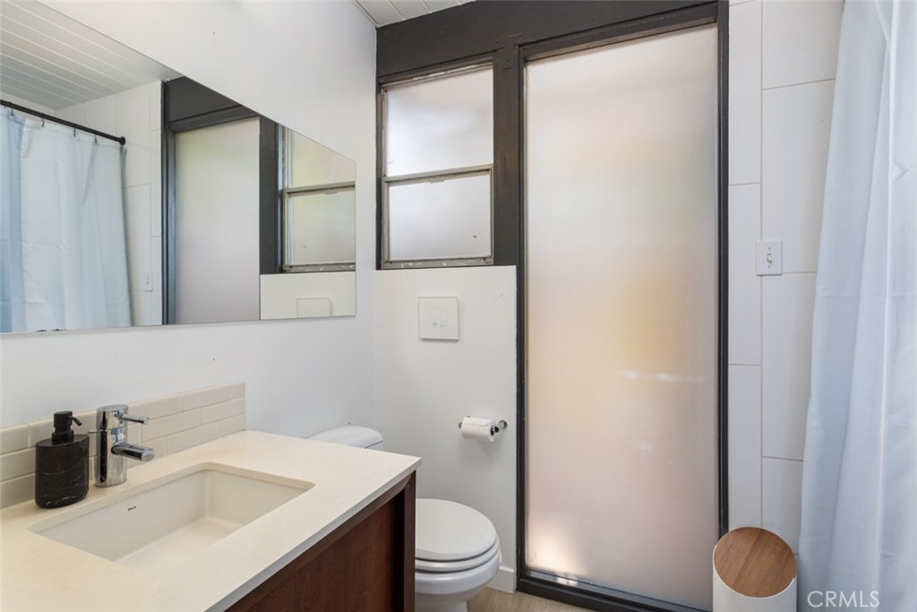 635 E Palmdale Avenue