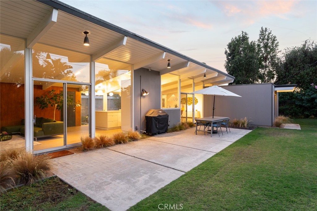 635 E Palmdale Avenue