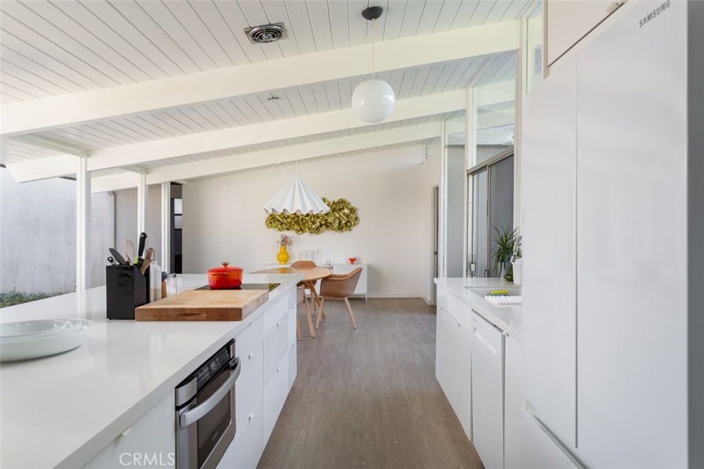 635 E Palmdale Avenue