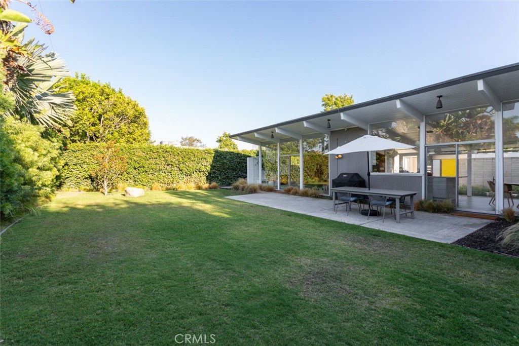 635 E Palmdale Avenue