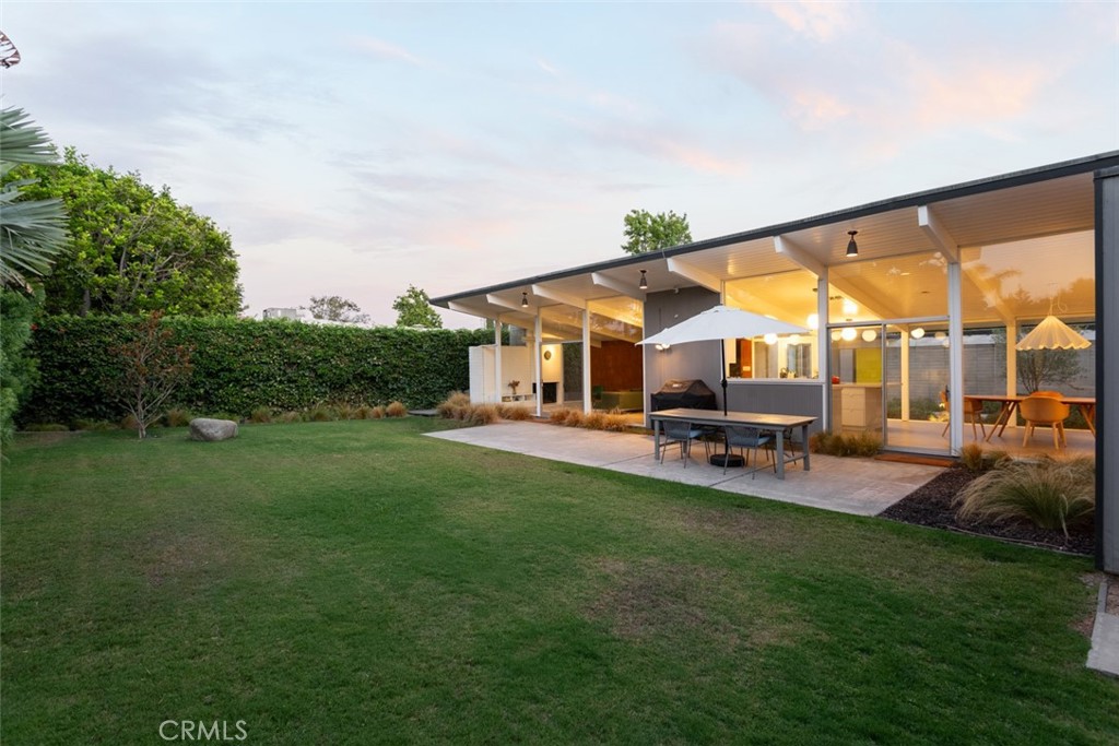 635 E Palmdale Avenue