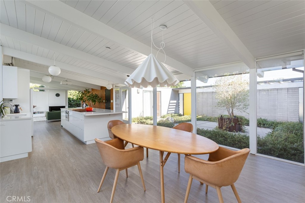 635 E Palmdale Avenue