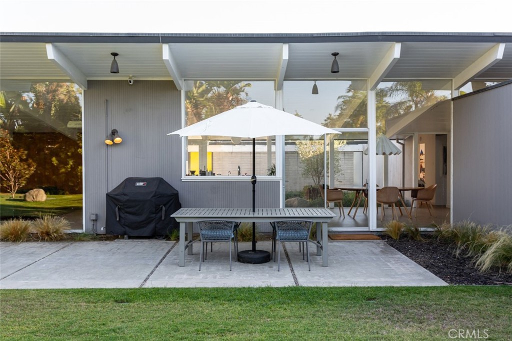 635 E Palmdale Avenue