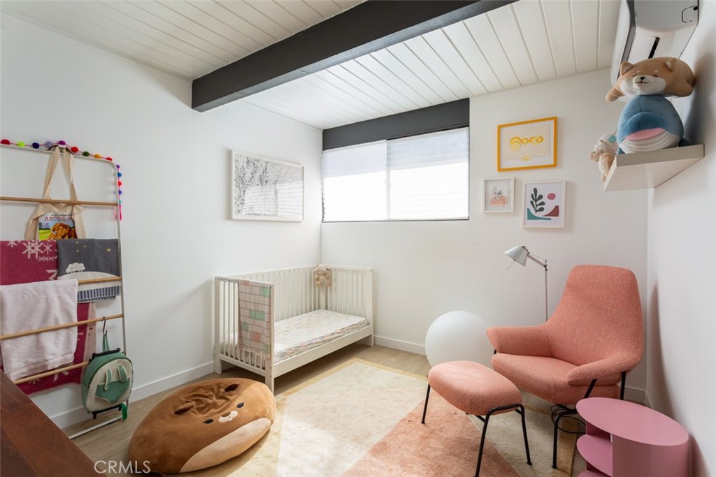 635 E Palmdale Avenue