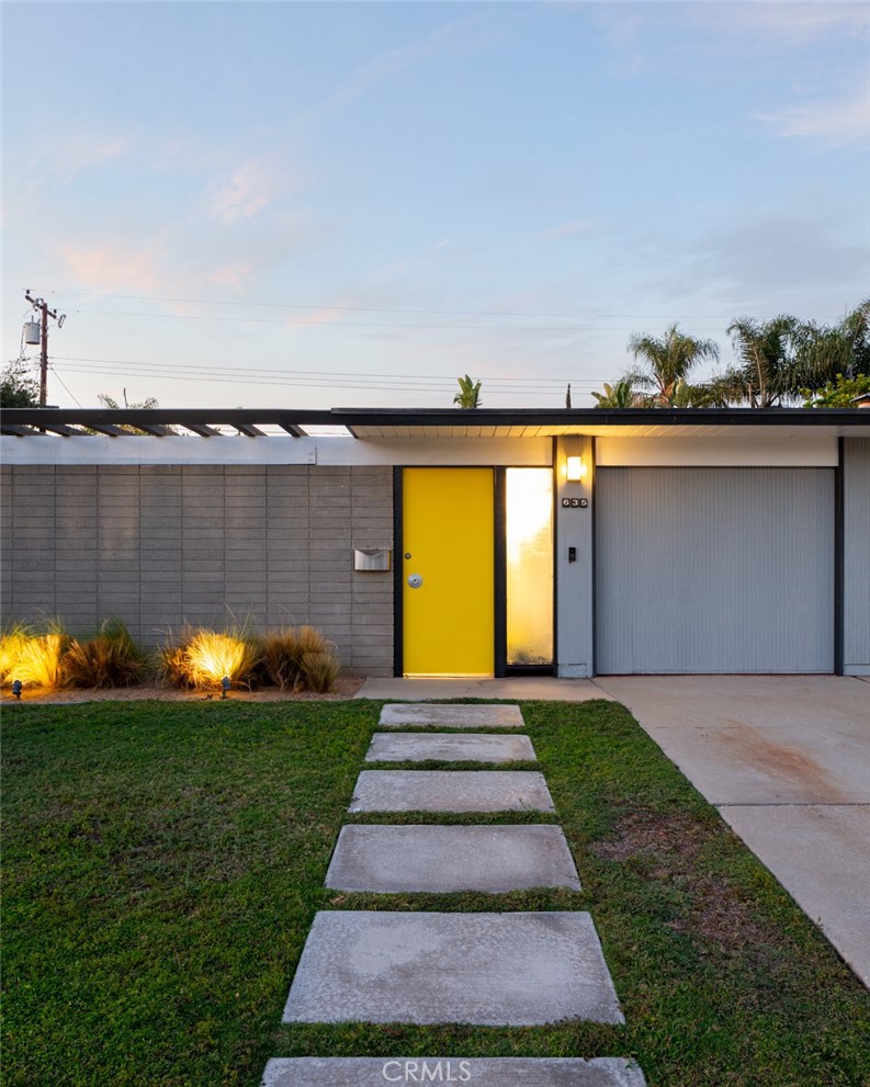 635 E Palmdale Avenue