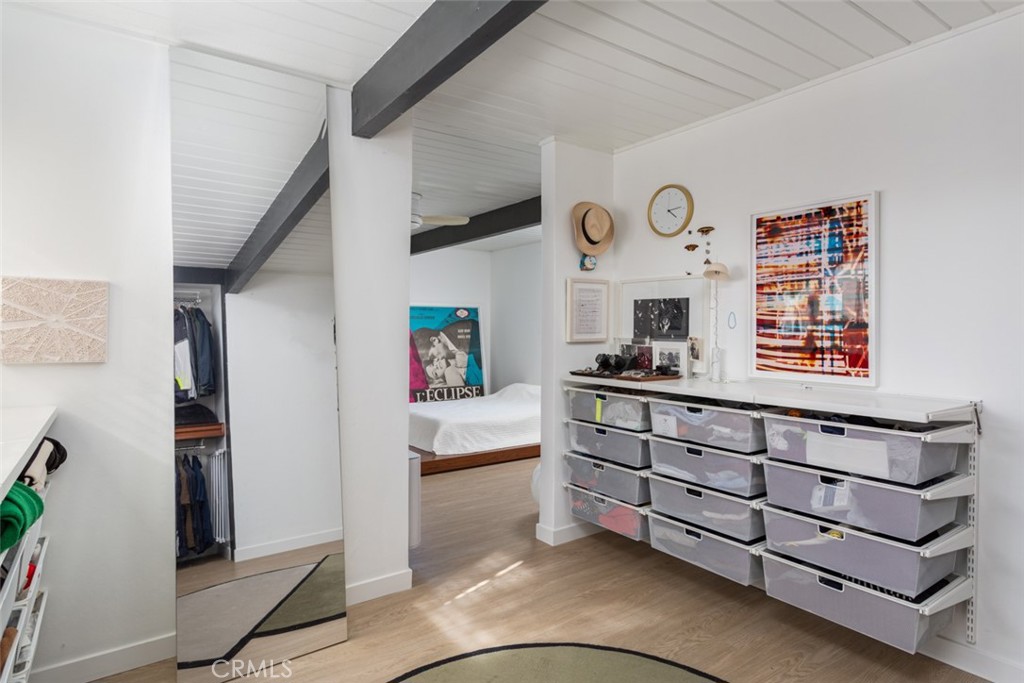 635 E Palmdale Avenue