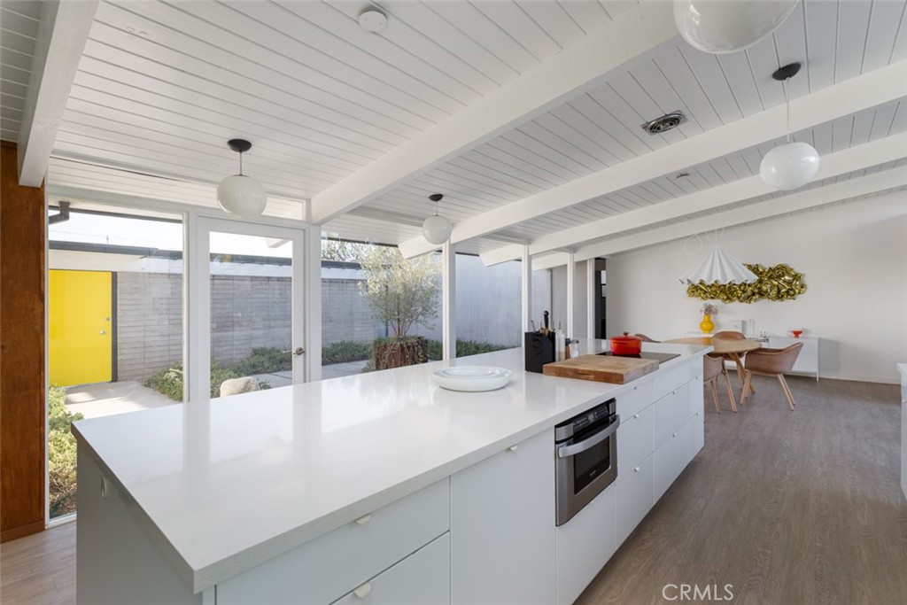 635 E Palmdale Avenue