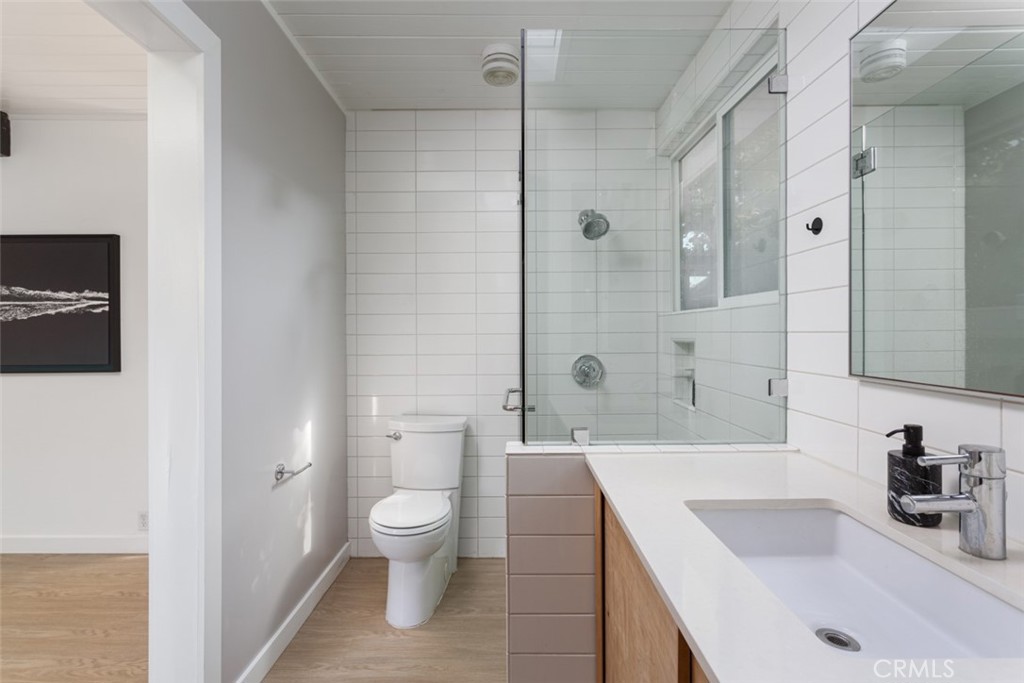 635 E Palmdale Avenue