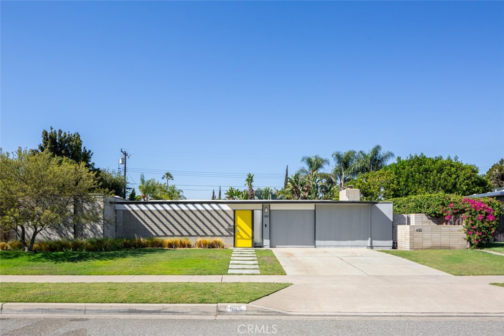 635 E Palmdale Avenue