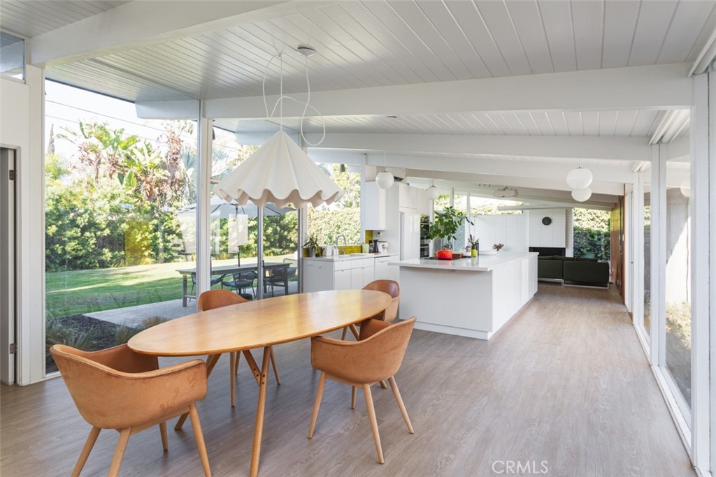 635 E Palmdale Avenue