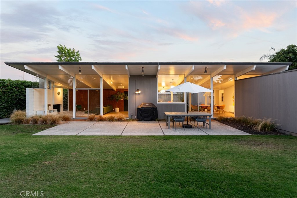 635 E Palmdale Avenue