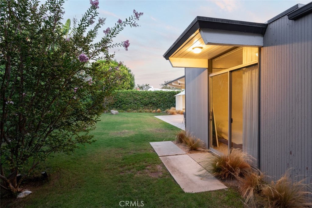 635 E Palmdale Avenue