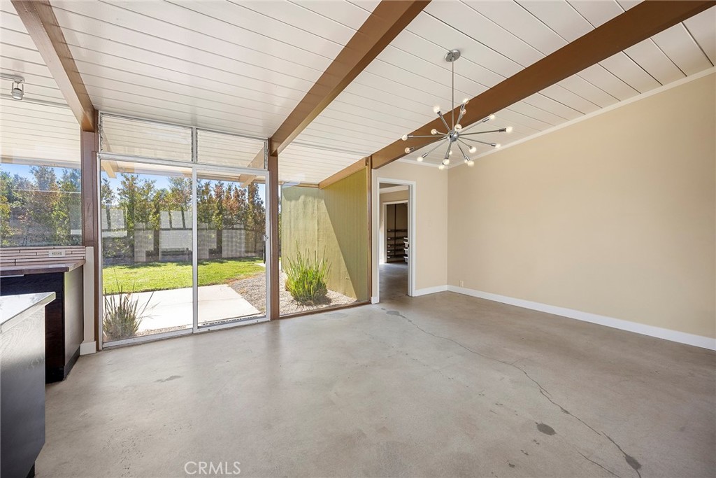 840 E Palmdale Avenue