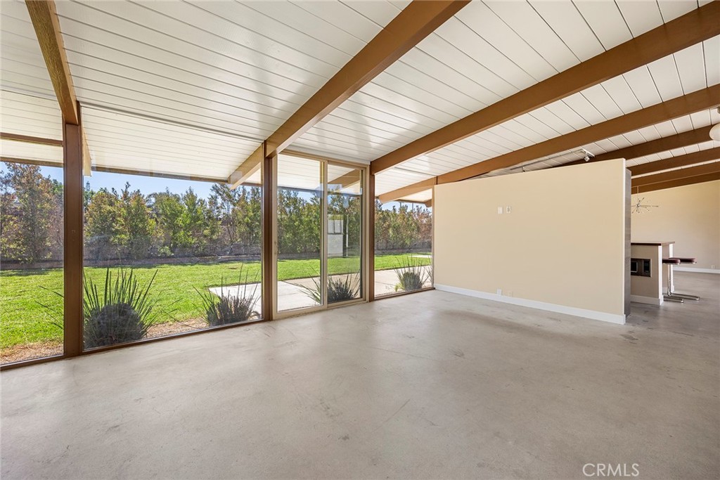 840 E Palmdale Avenue