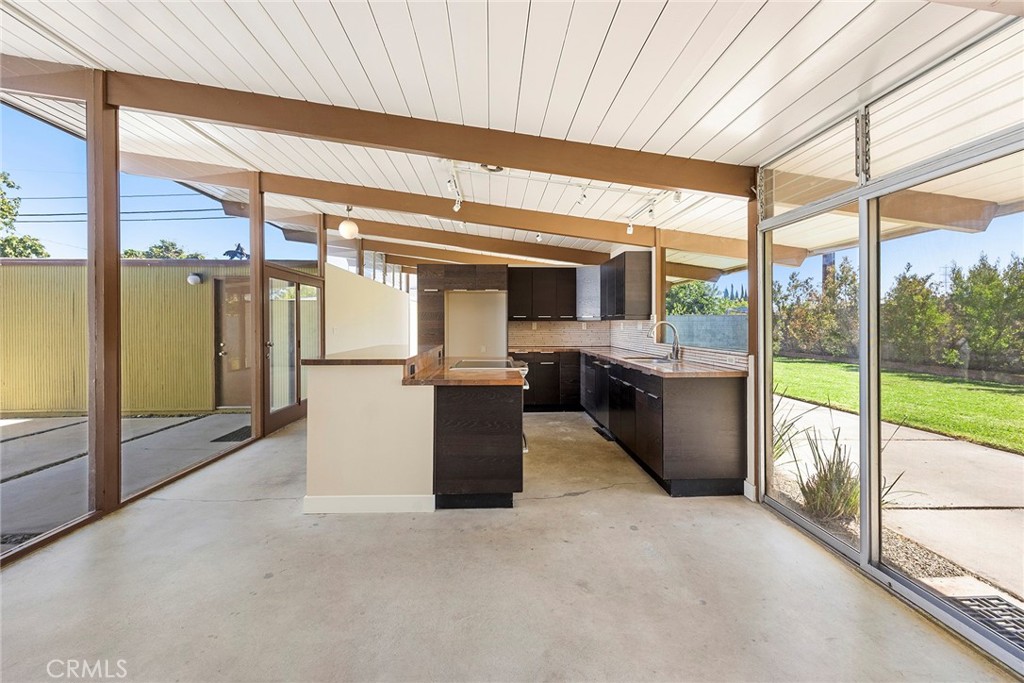 840 E Palmdale Avenue