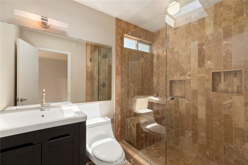 840 E Palmdale Avenue