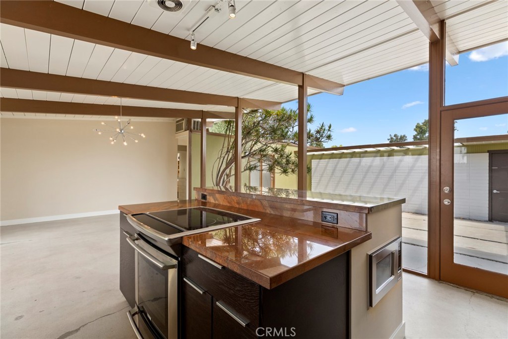 840 E Palmdale Avenue