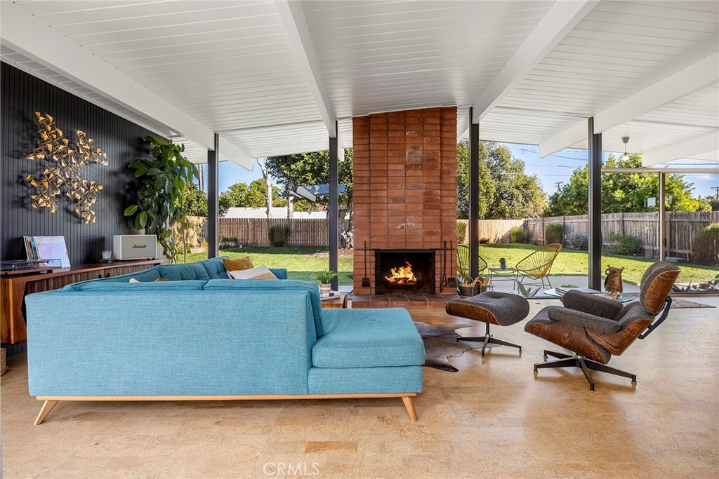 589 S Woodland Street