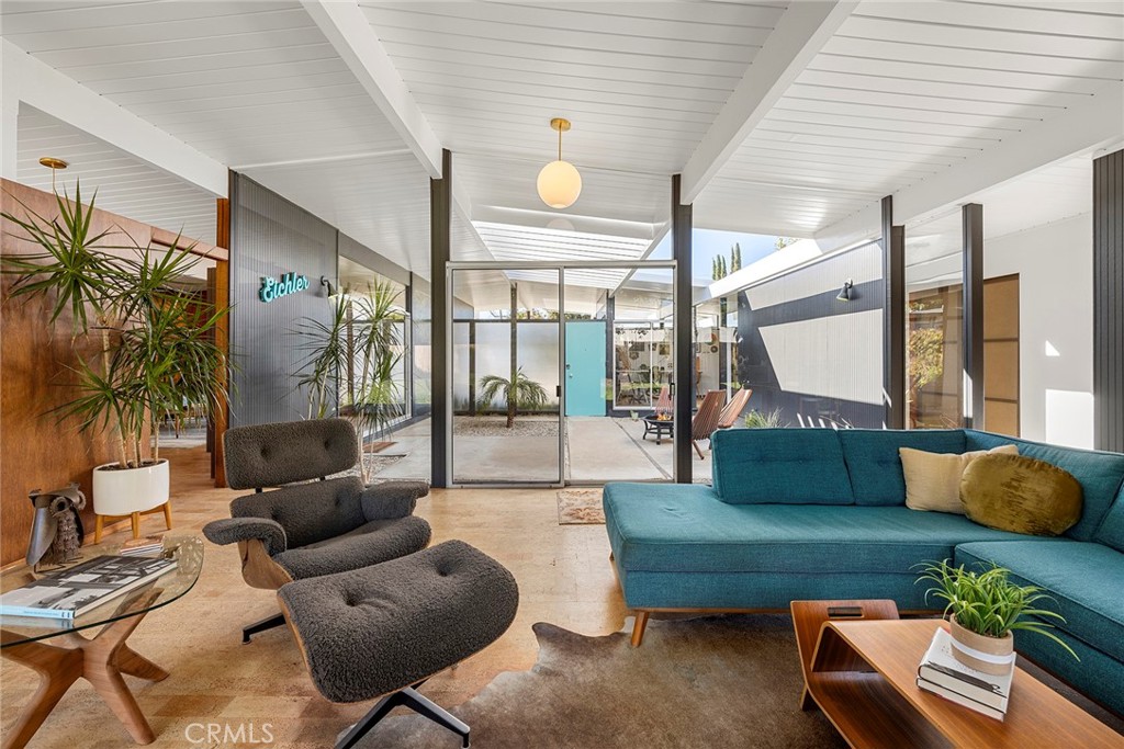 589 S Woodland Street