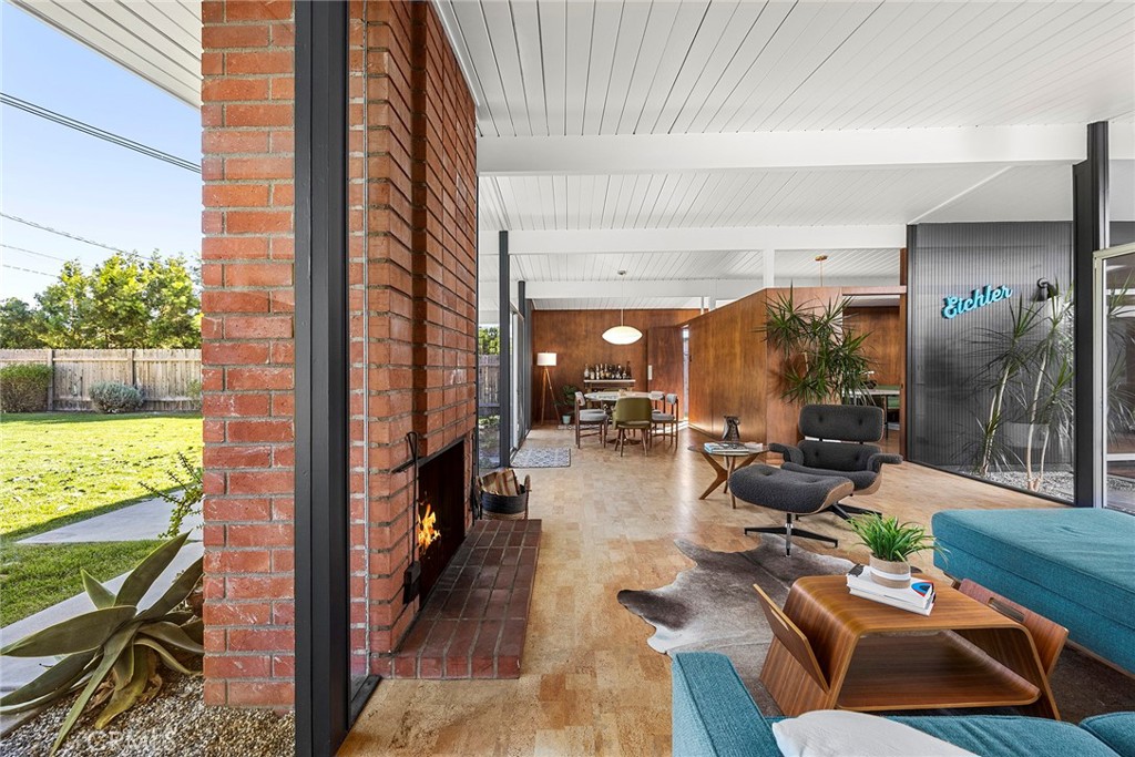 589 S Woodland Street