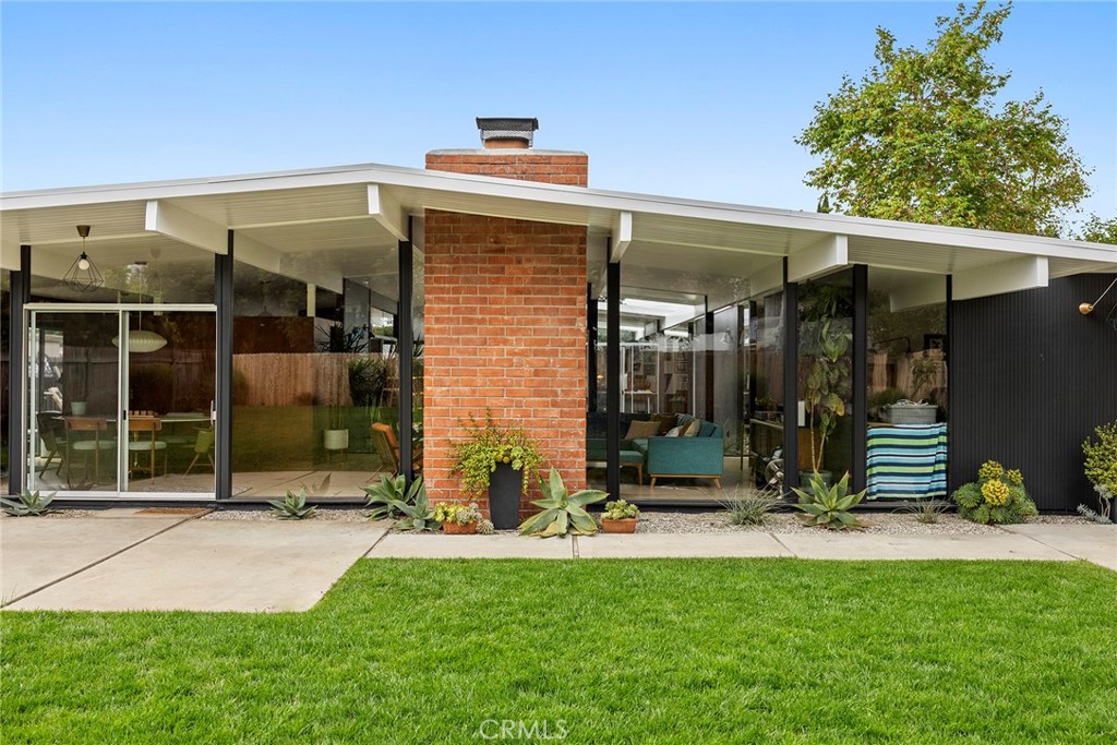 589 S Woodland Street