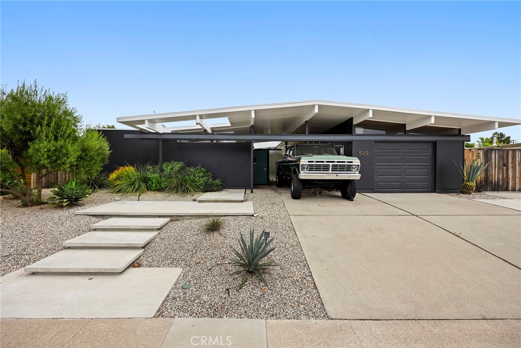 589 S Woodland Street