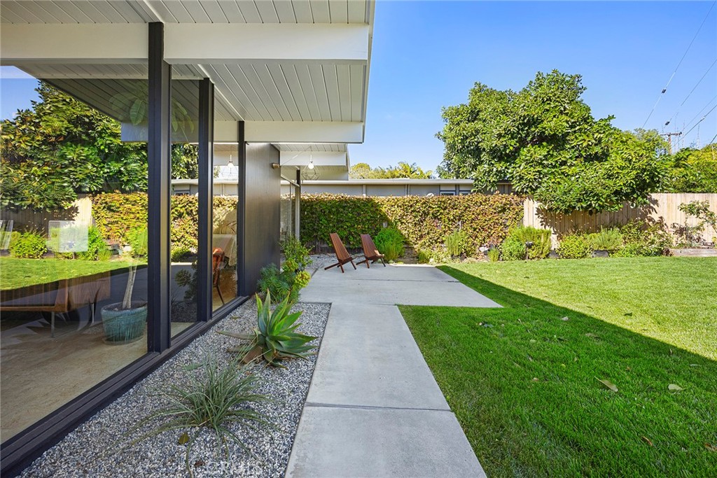 589 S Woodland Street