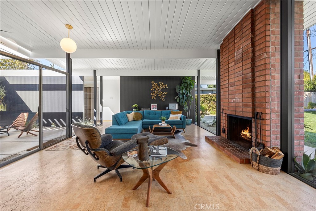 589 S Woodland Street