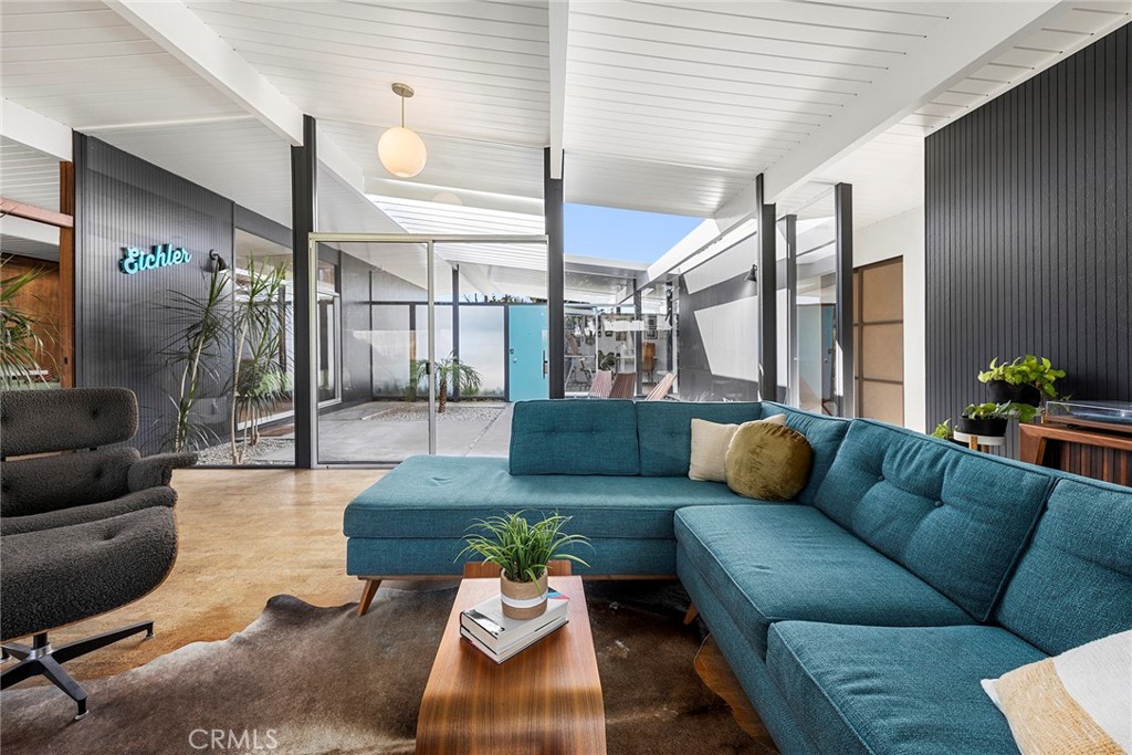 589 S Woodland Street