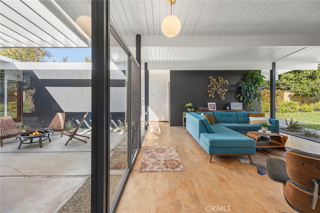 589 S Woodland Street