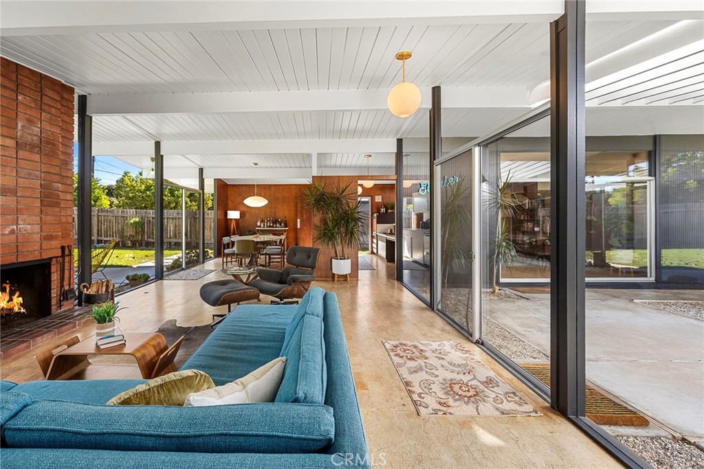 589 S Woodland Street