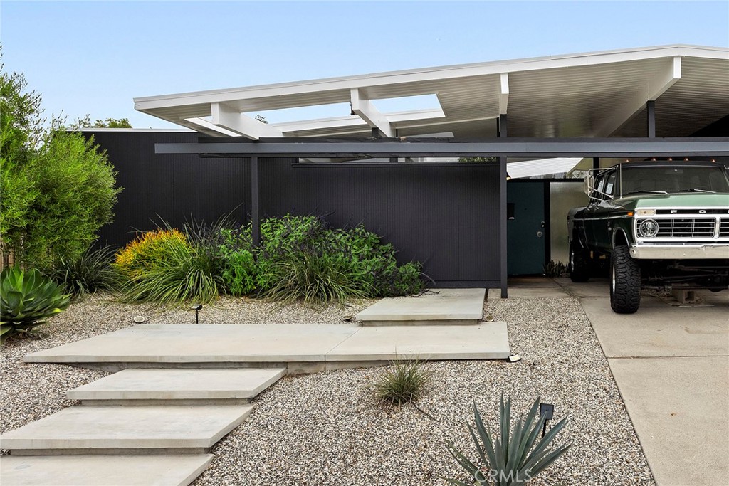 589 S Woodland Street