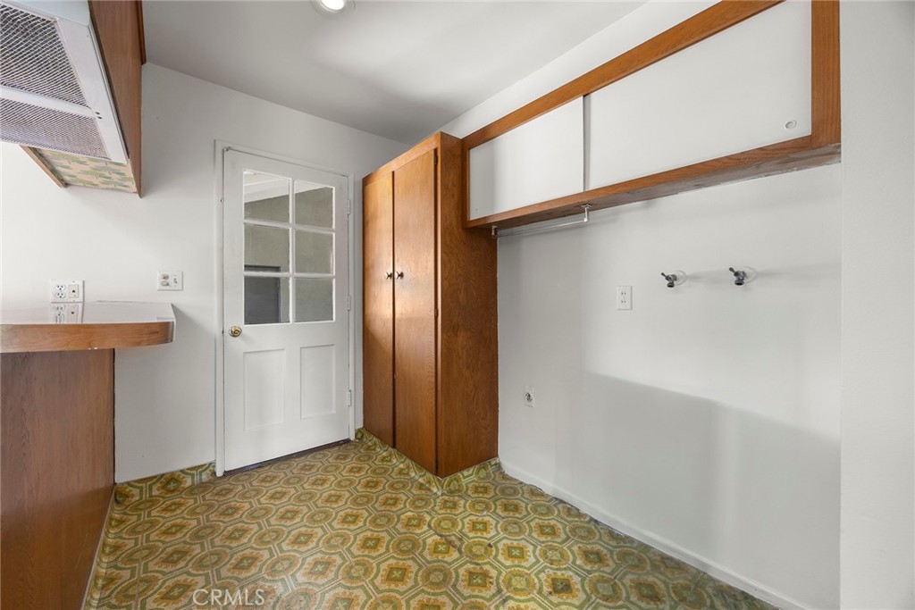 2322 E Sycamore Street